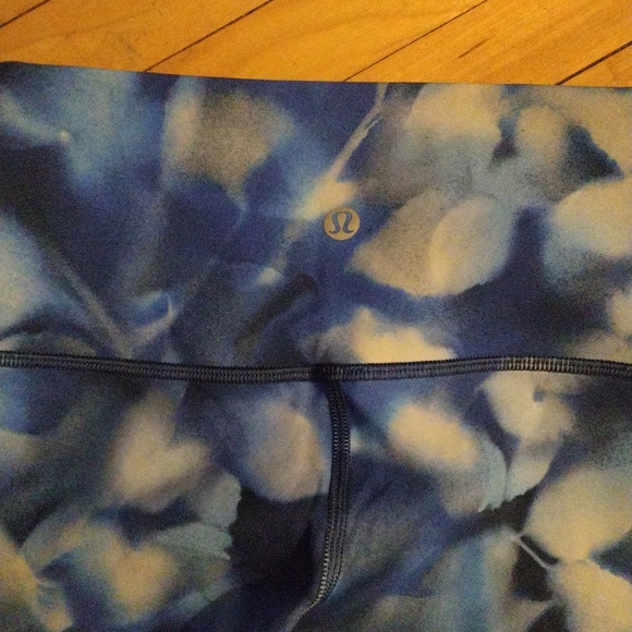 Lululemon Wunder Under High Waist Leggings - Blue Tie Dye • size 4 - Picture 5 of 5